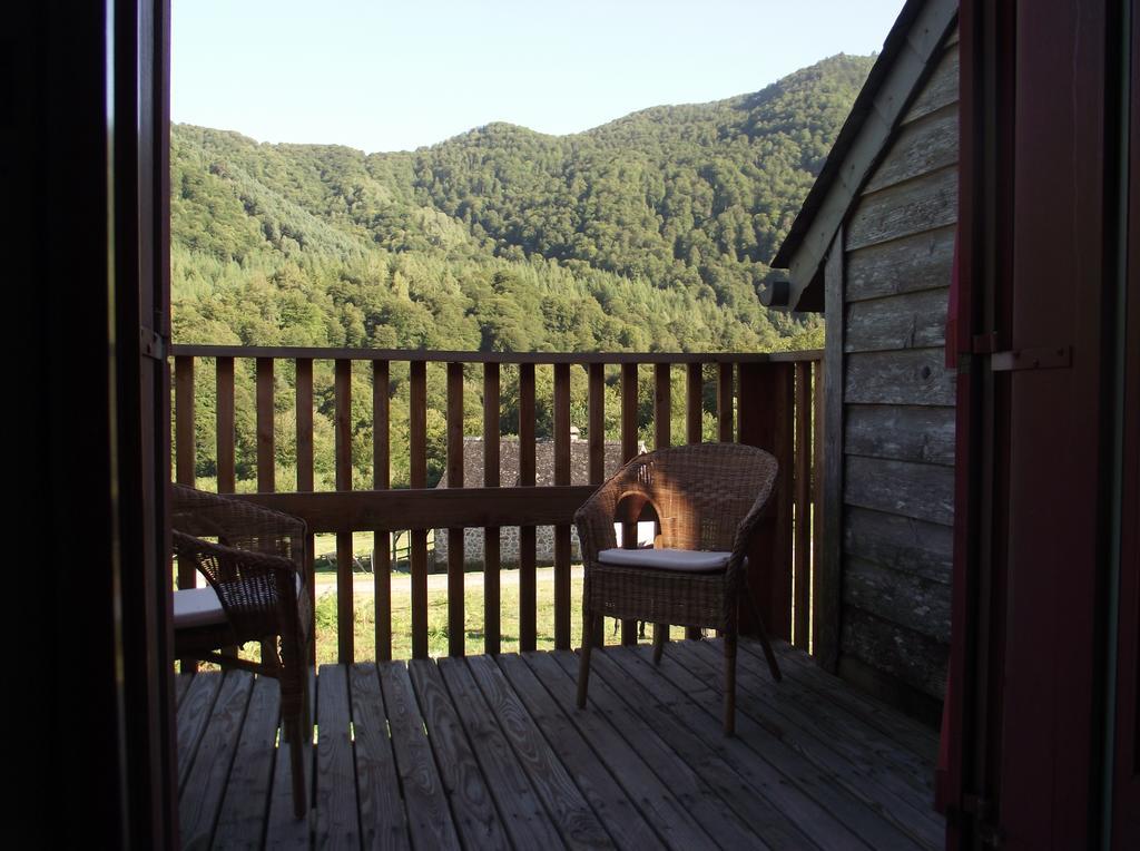 Les Chalets De La Foret D'Issaux Osse-en-Aspe Номер фото