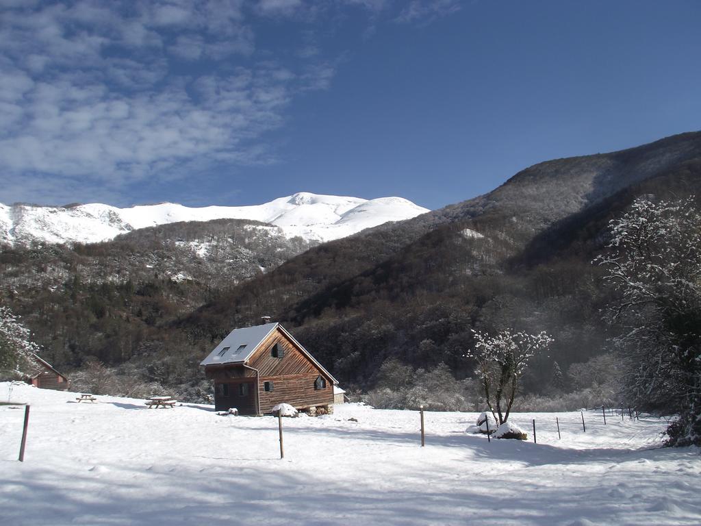 Les Chalets De La Foret D'Issaux Osse-en-Aspe Экстерьер фото