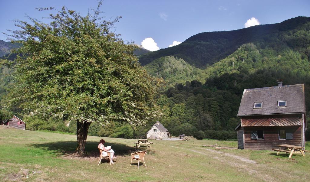 Les Chalets De La Foret D'Issaux Osse-en-Aspe Номер фото